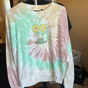 Crew neck sweatshirt.